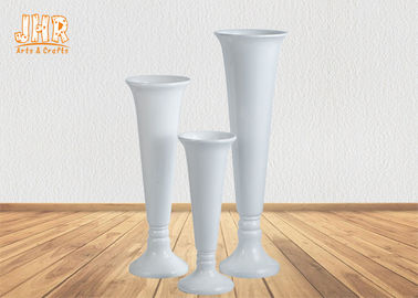 Вазы пола плантаторов стеклоткани формы чашки лоснистые белые для домашней свадьбы гостиницы