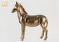 Статуя таблицы скульптуры лошади Фигуринес Полыресин декоративного листового золота животная