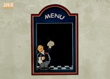 Черная деревянная стена установила обрамленную досками доску меню для ресторана